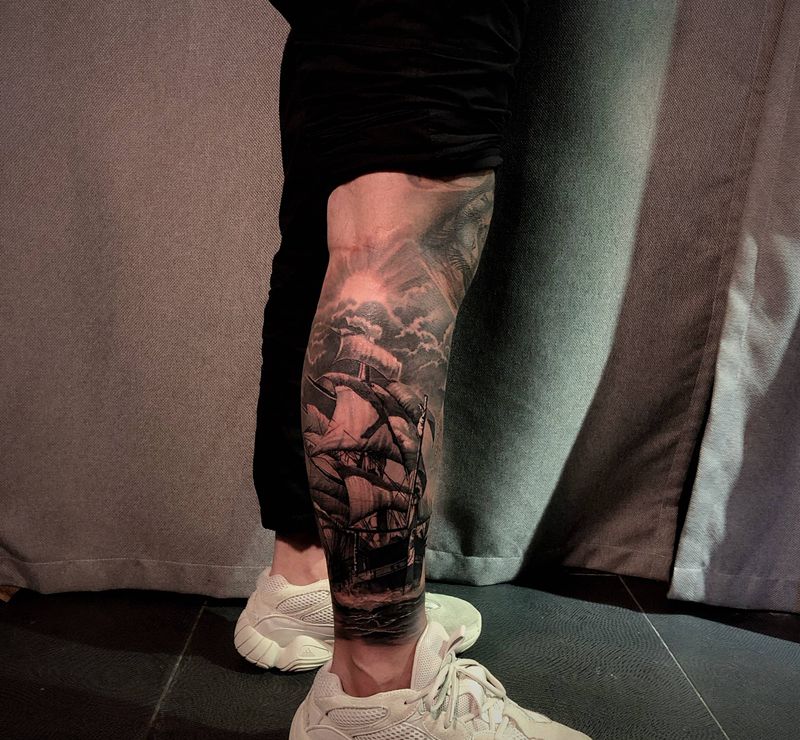 乘风破浪纹身图片_腿部脚部欧美写实纹身图案