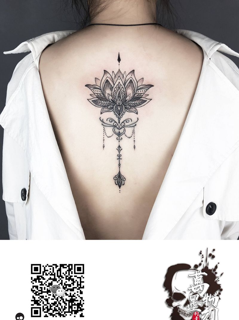 梵花纹身图片_背部肩部点刺几何纹身图案