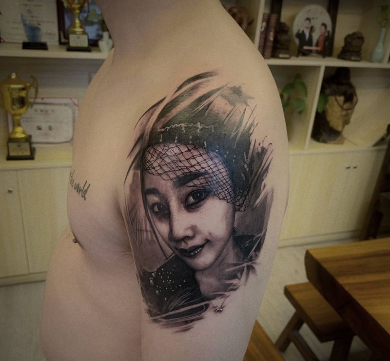 你相信爱情吗纹身图片_手臂欧美写实水墨纹身图案