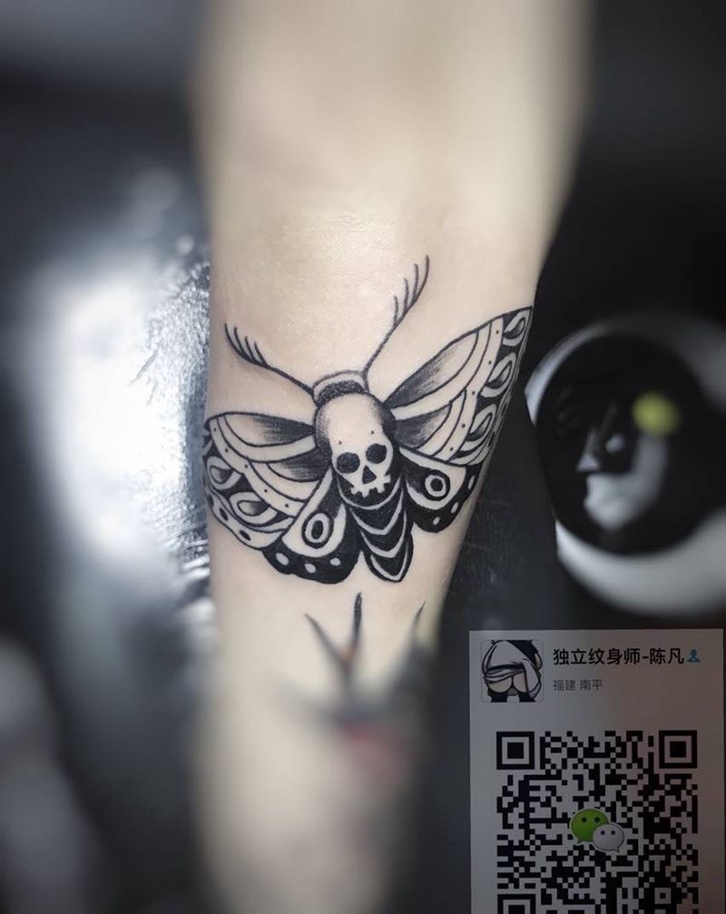 大蛾子纹身图片_成品手臂欧美传统贴纸动物图腾原创静物纹身图案