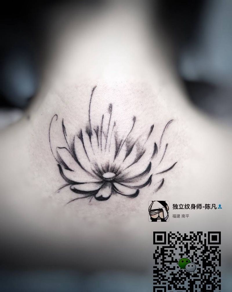 莲花纹身图片_成品背部颈部清新欧美写实国画植物静物原创纹身图案