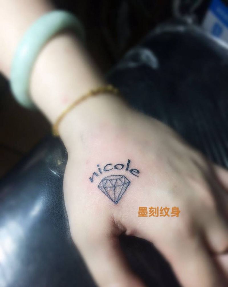 小钻石一颗纹身图片