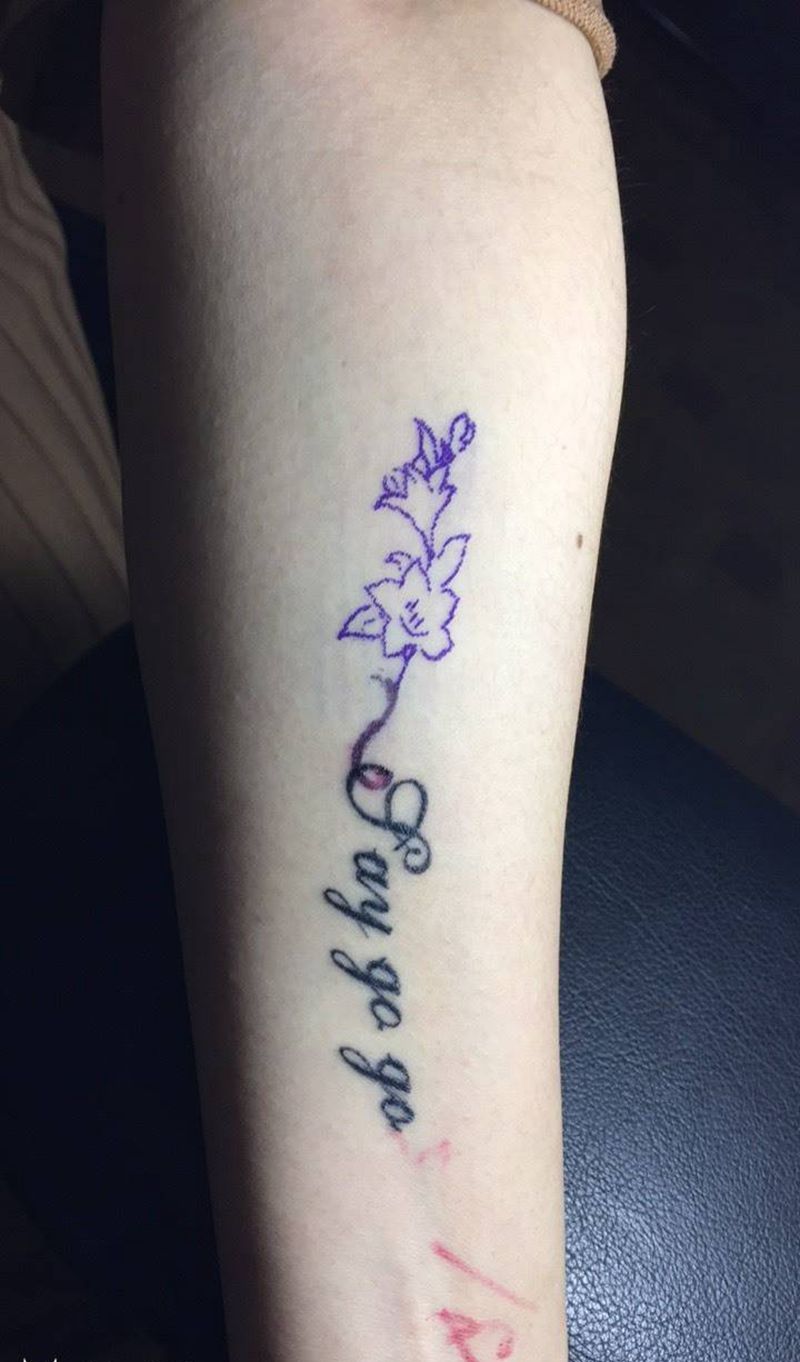 添加小花儿纹身图片