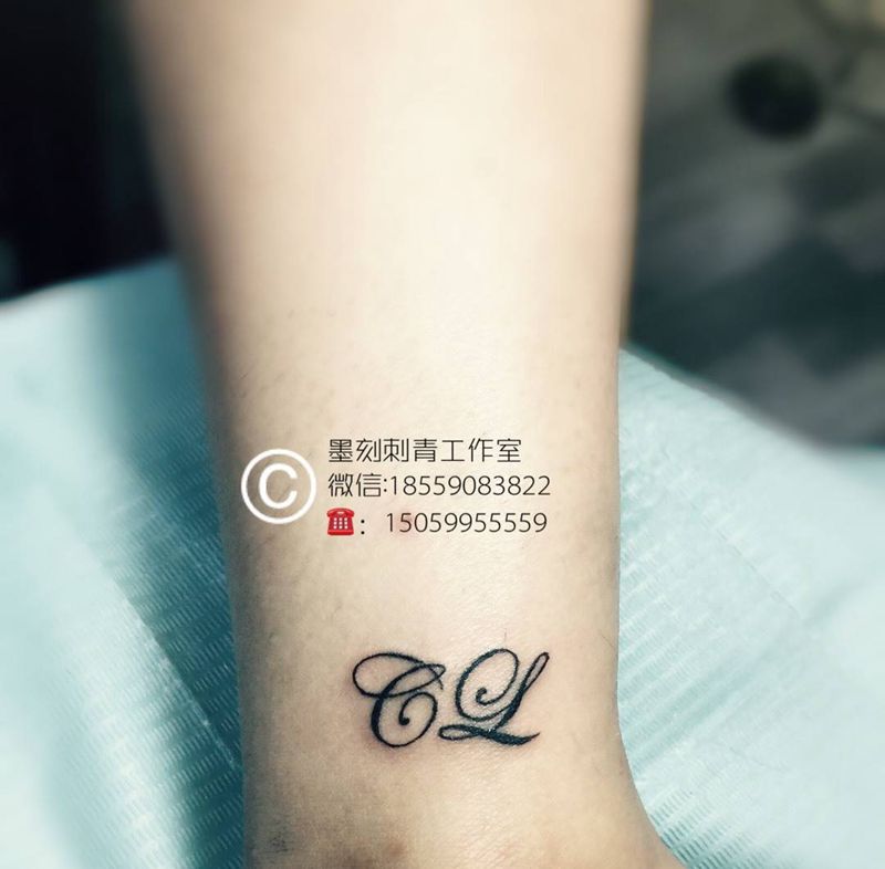 字母纹身图片