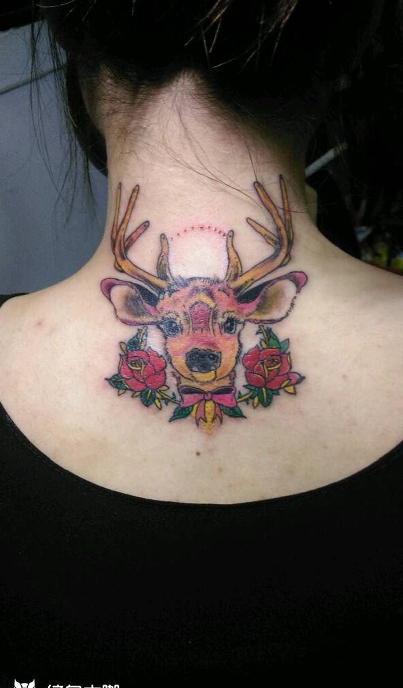 后颈鹿纹身纹身图片_颈部背部欧美清新动物纹身图案