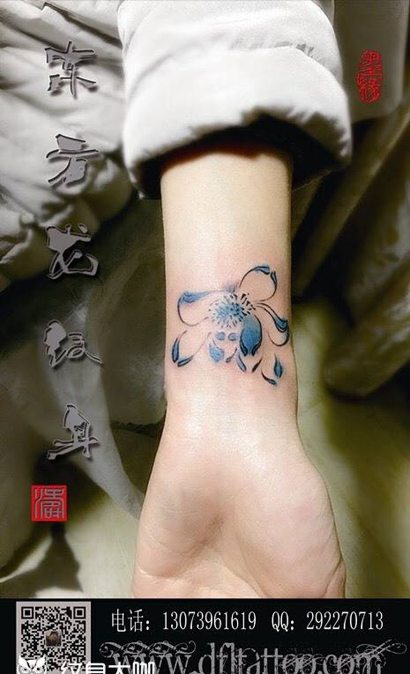 荷花纹身纹身图片_成品手臂手部传统植物静物纹身图案