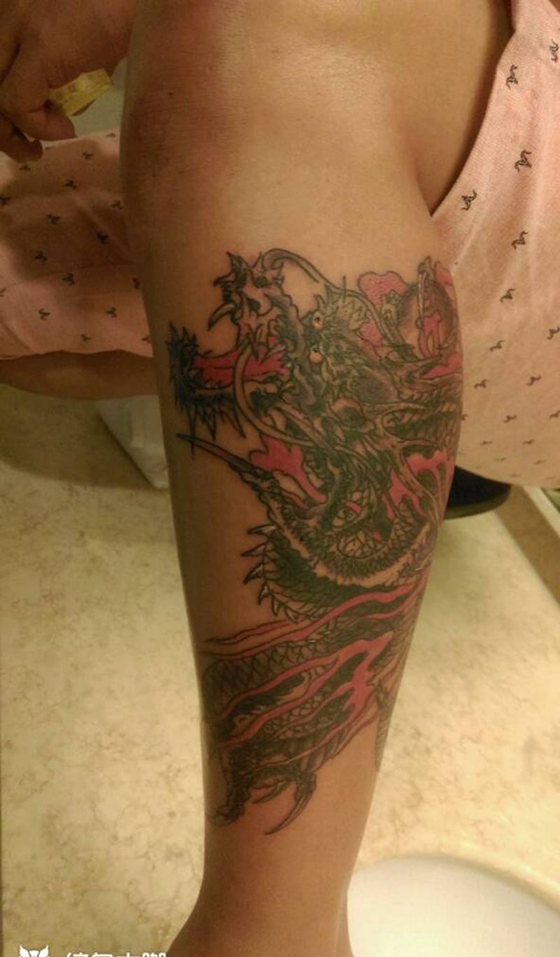 小腿龙纹身图片