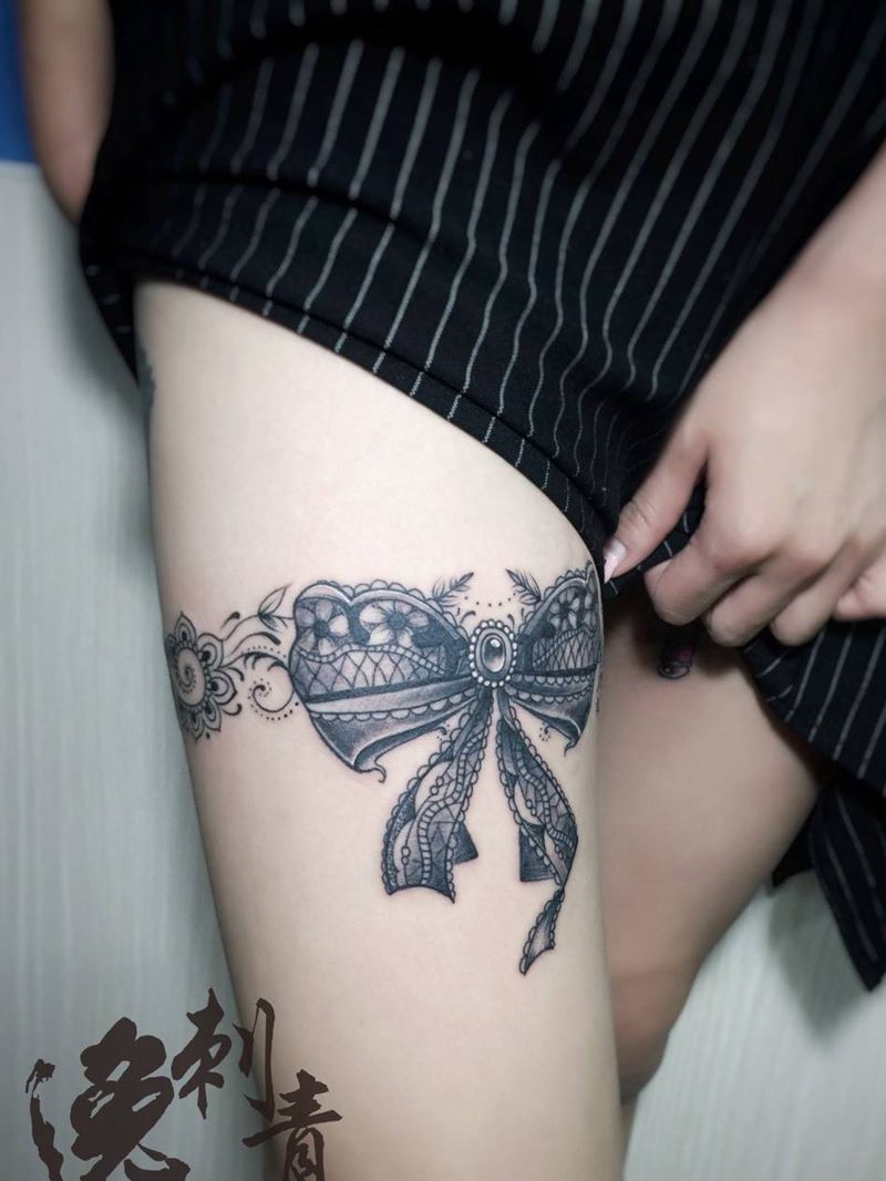 大腿蝴蝶结纹身图片