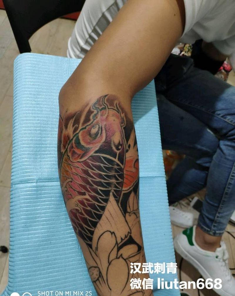 鲤鱼纹身图片_新传统纹身图案