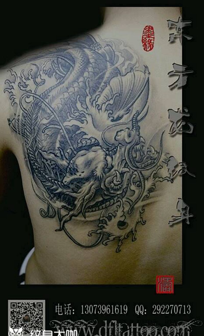 鳌鱼纹身图片_背部传统动物纹身图案