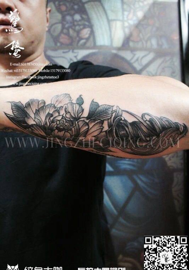 黑灰匕首纹身图片