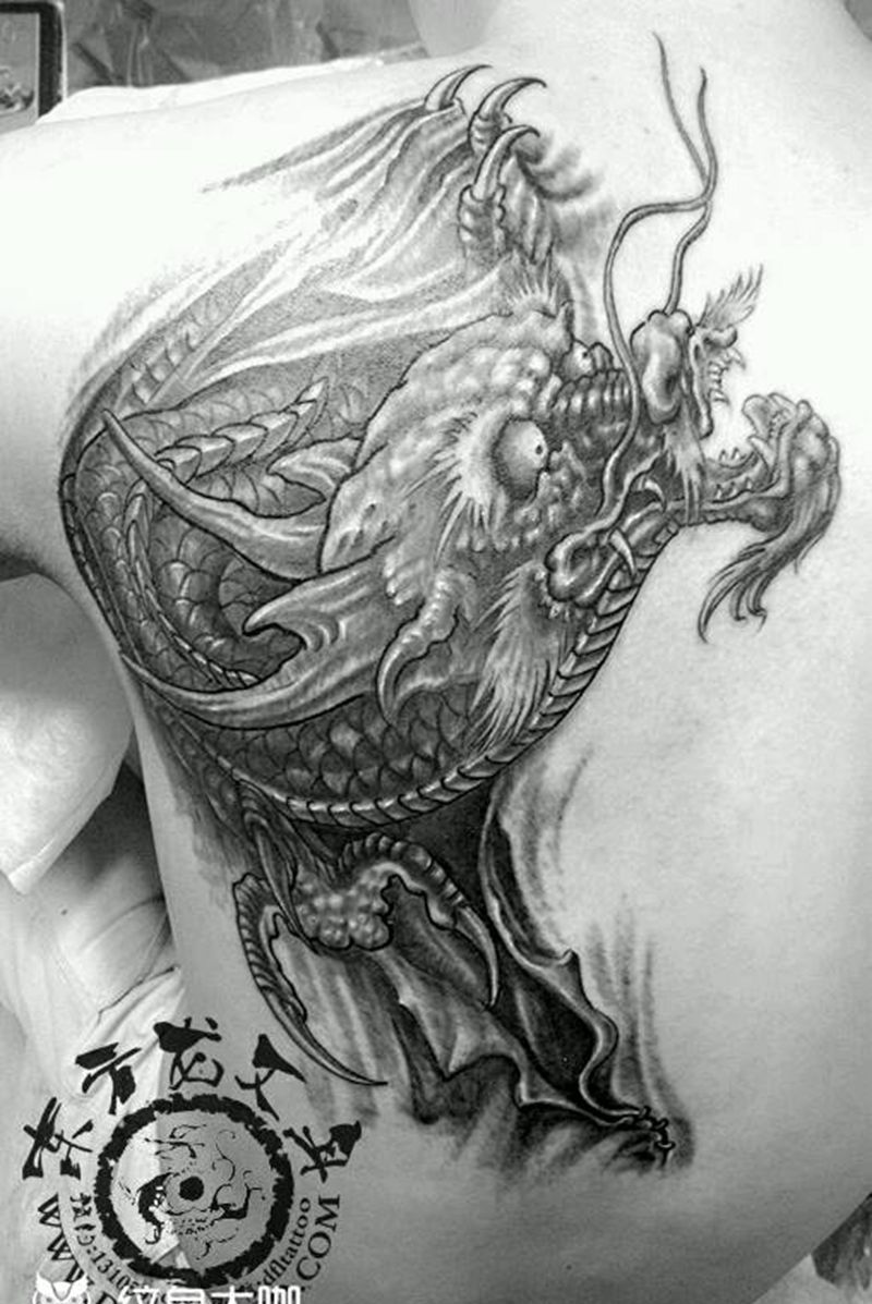 龙纹身纹身图片_背部写实动物纹身图案