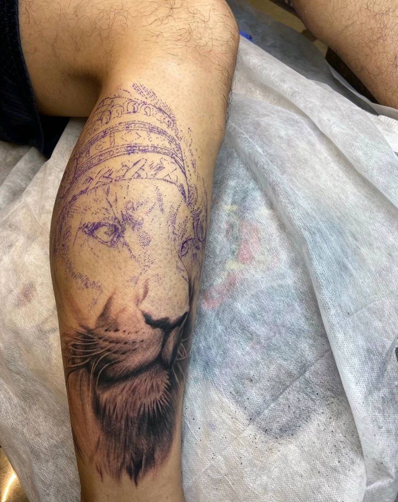 吉普赛狮纹身图片_腿部欧美写实狮子纹身图案