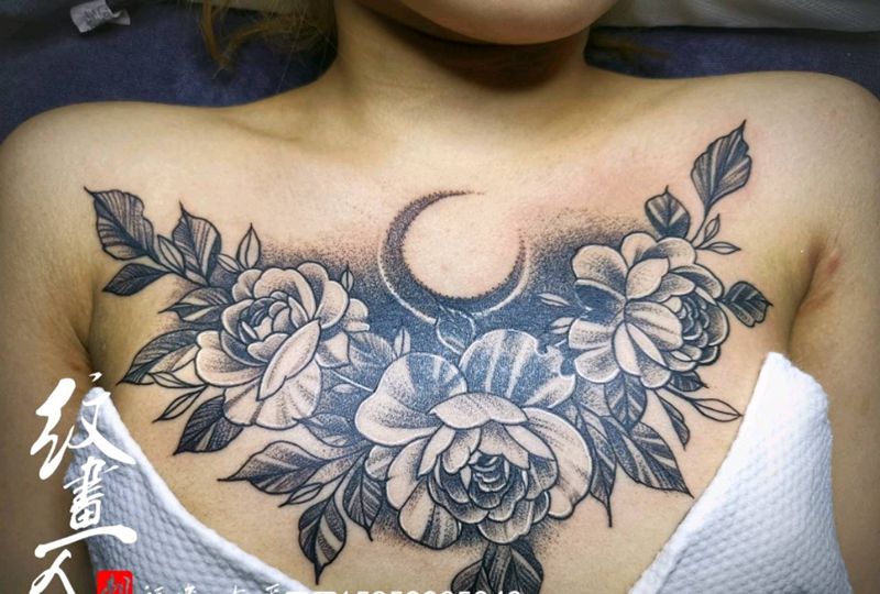 素花(遮盖)纹身图片_胸部点刺纹身图案