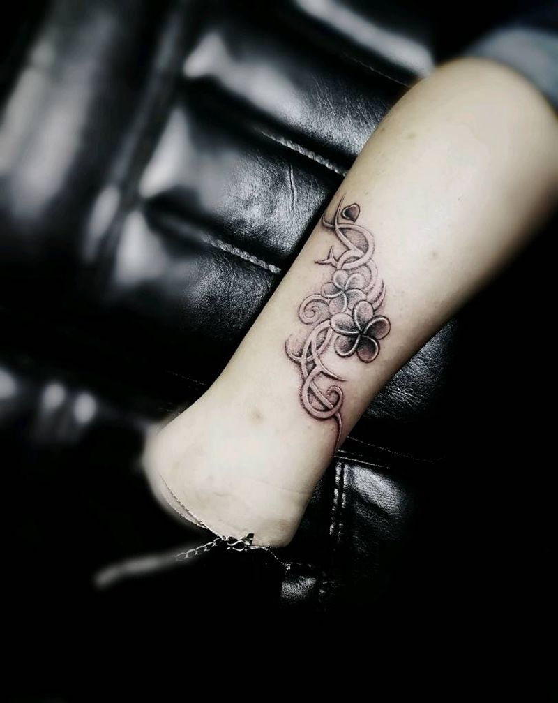 花纹身图片_腿部纹身图案