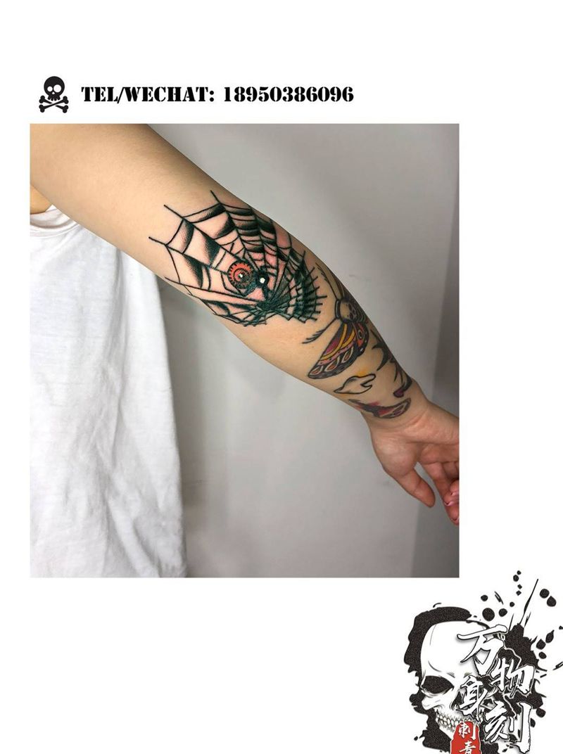 爆胳膊肘纹身图片