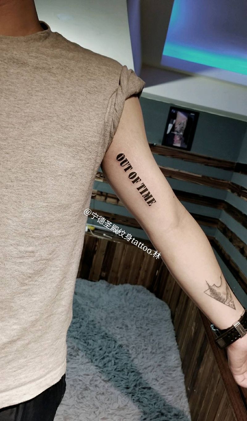 精细的英文纹身图片