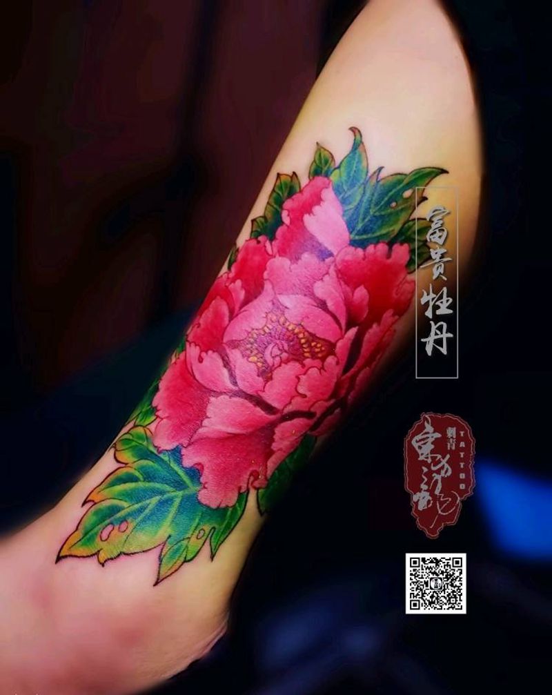 牡丹纹身图片_腿部新传统牡丹花纹身图案