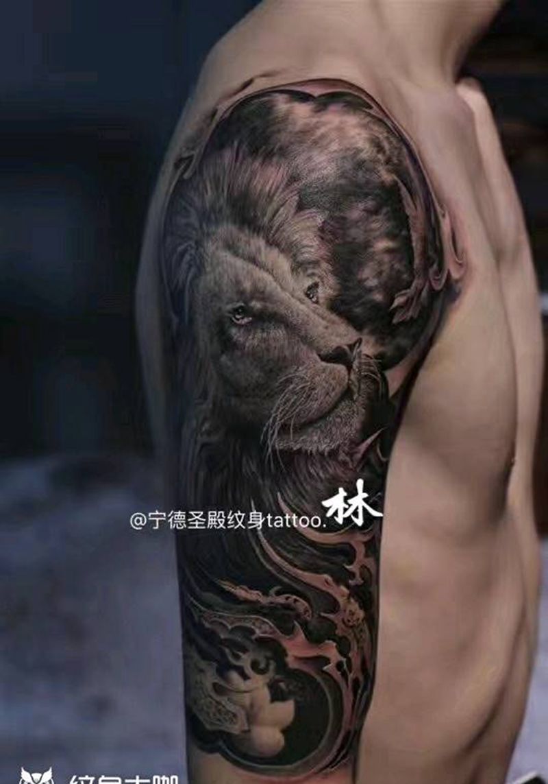 狮子纹身图片_手臂欧美写实成品纹身图案