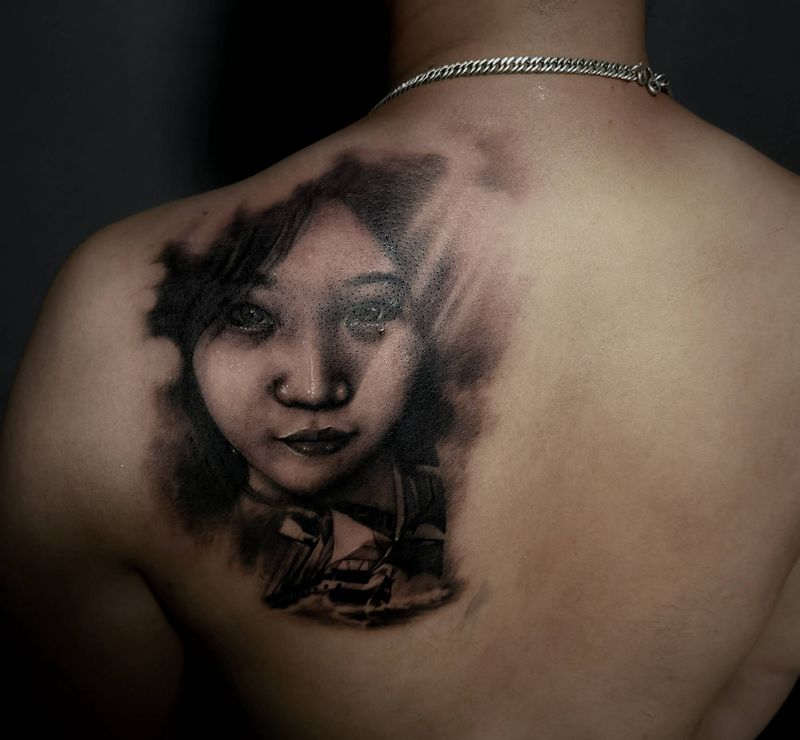 肖像纹身图片_肩部欧美写实纹身图案