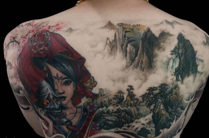 旧图修改添加人物部分已经在掉皮纹身图片_背部纹身图案