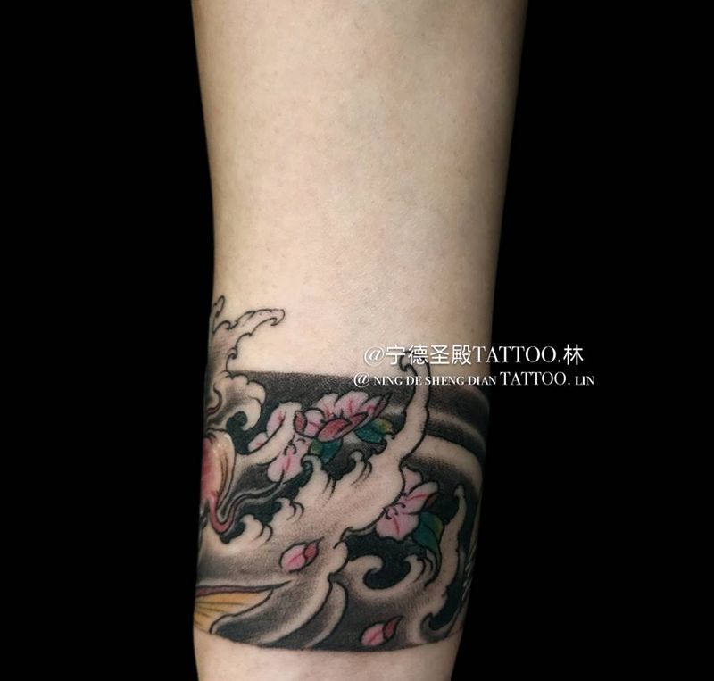 手环盖图纹身图片_手臂纹身图案