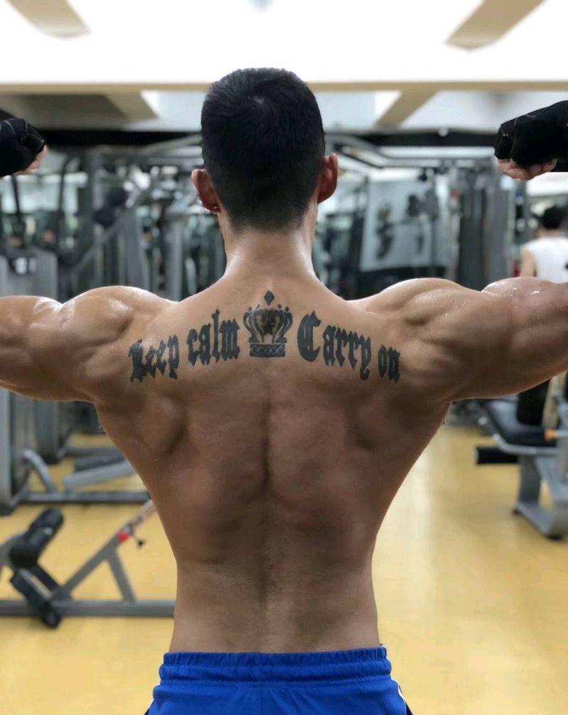 买家秀纹身图片_背部字符原创成品纹身图案