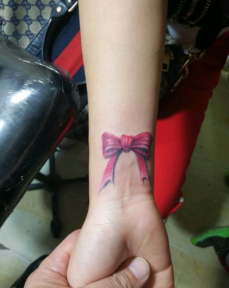 蝴蝶结纹身纹身图片_手臂写实宁德福建成品纹身图案