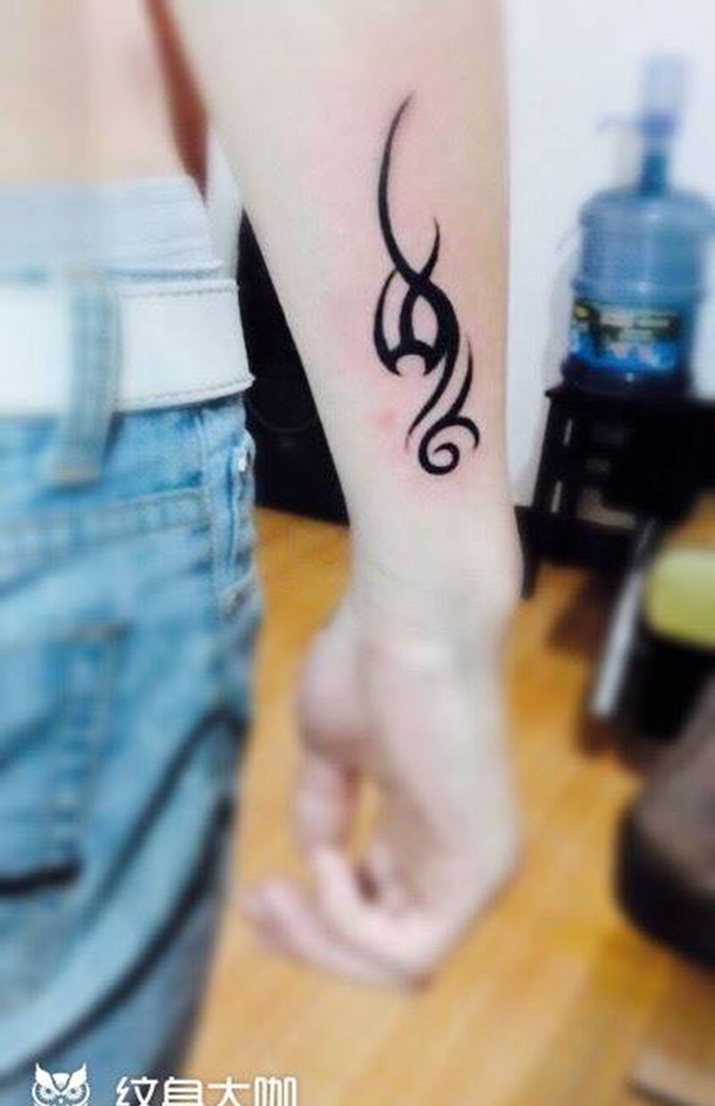 图腾一枚纹身图片