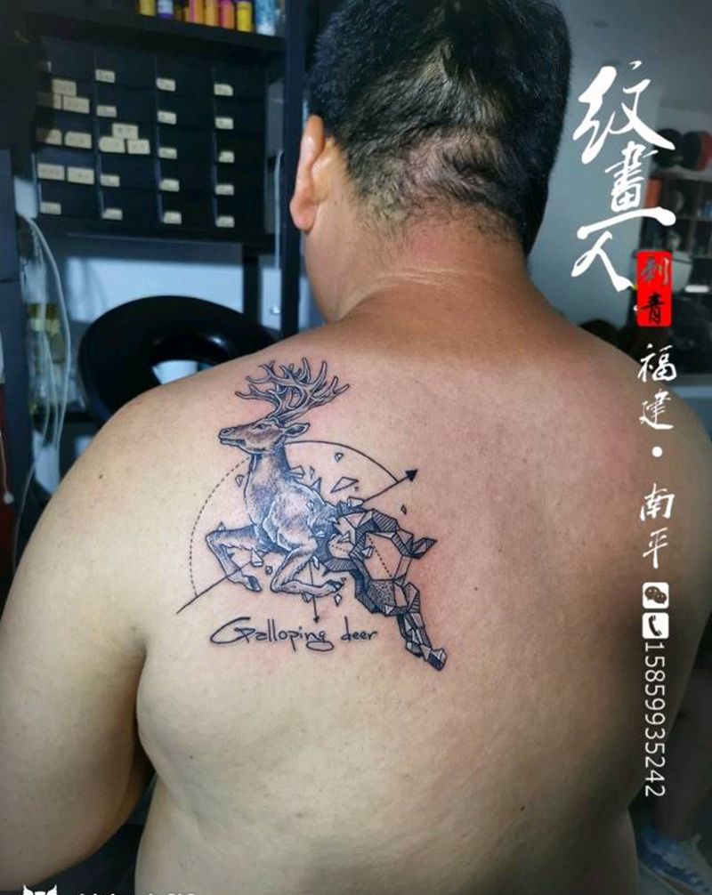 几何鹿纹身图片_背部几何纹身图案