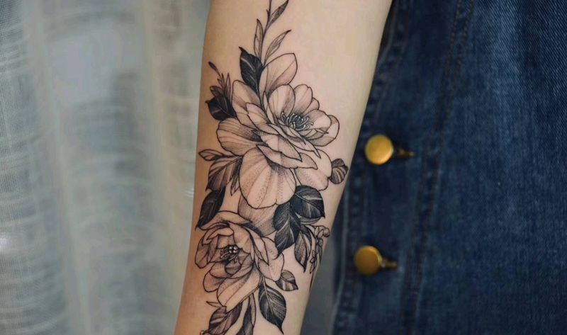 素花纹身图片_手臂点刺素花纹身图案