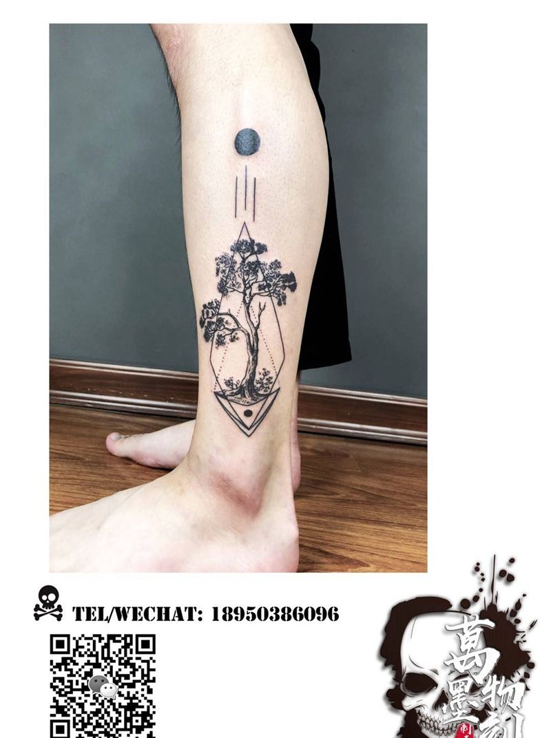 一棵树纹身图片_腿部脚部几何点刺纹身图案