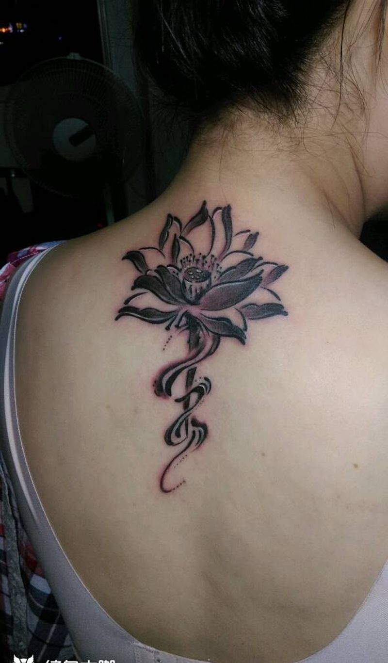 后颈莲花纹身图片