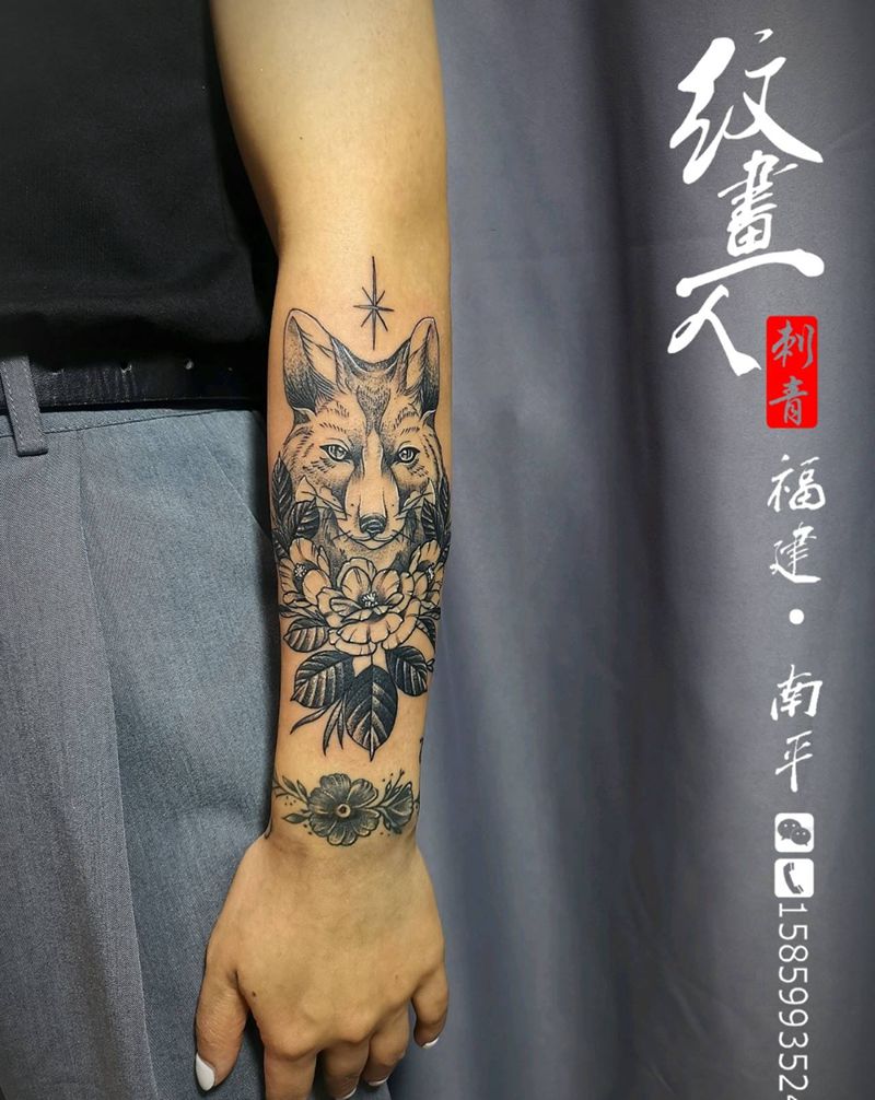狐狸素花纹身图片_手臂点刺纹身图案