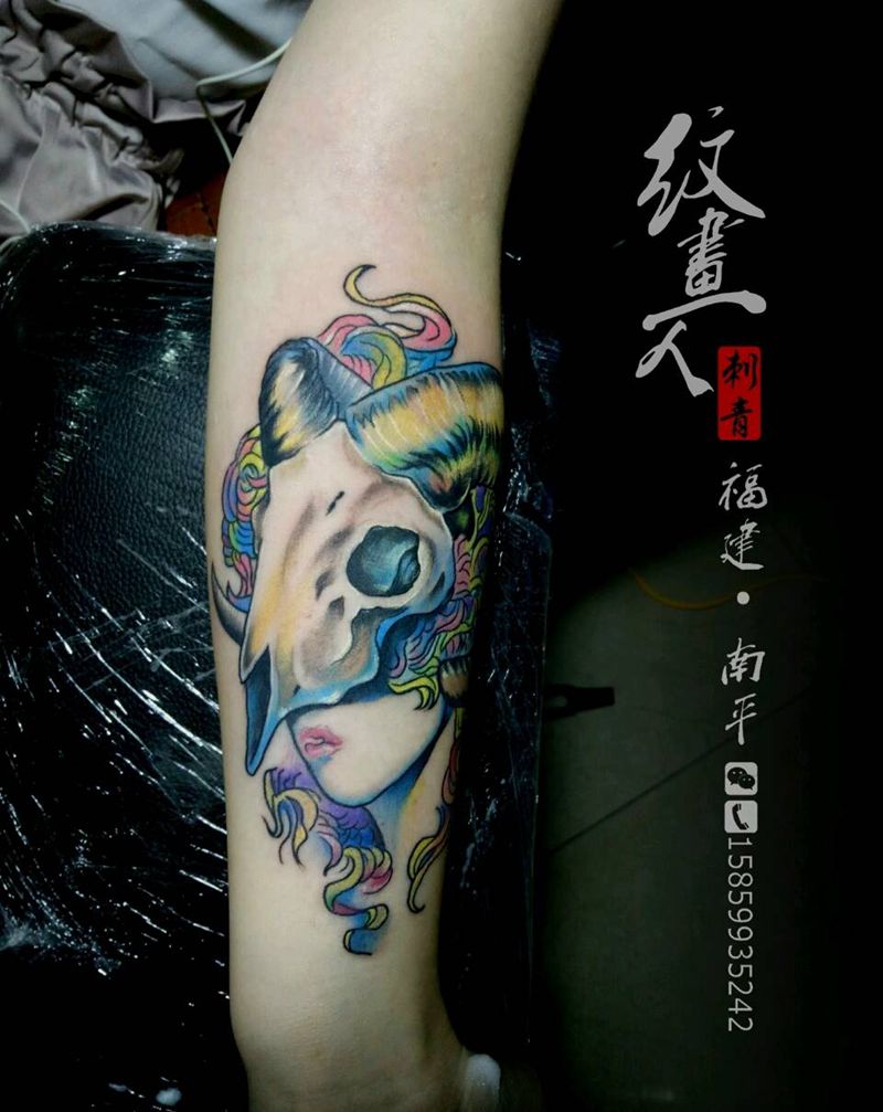 羊头女纹身图片