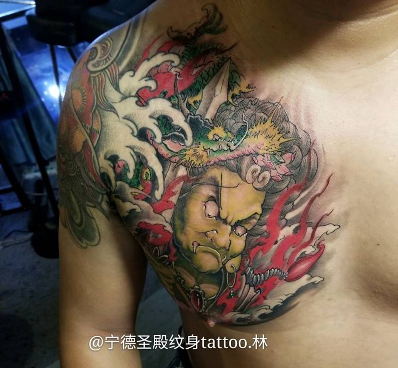 不动明王，  这个胸不是一般的纹身图片