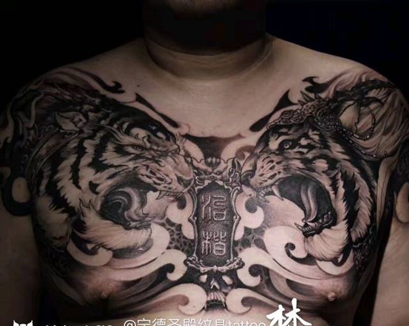 老虎花胸纹身图片
