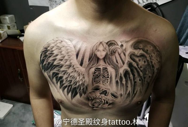 写实和二次元的搭配纹身图片