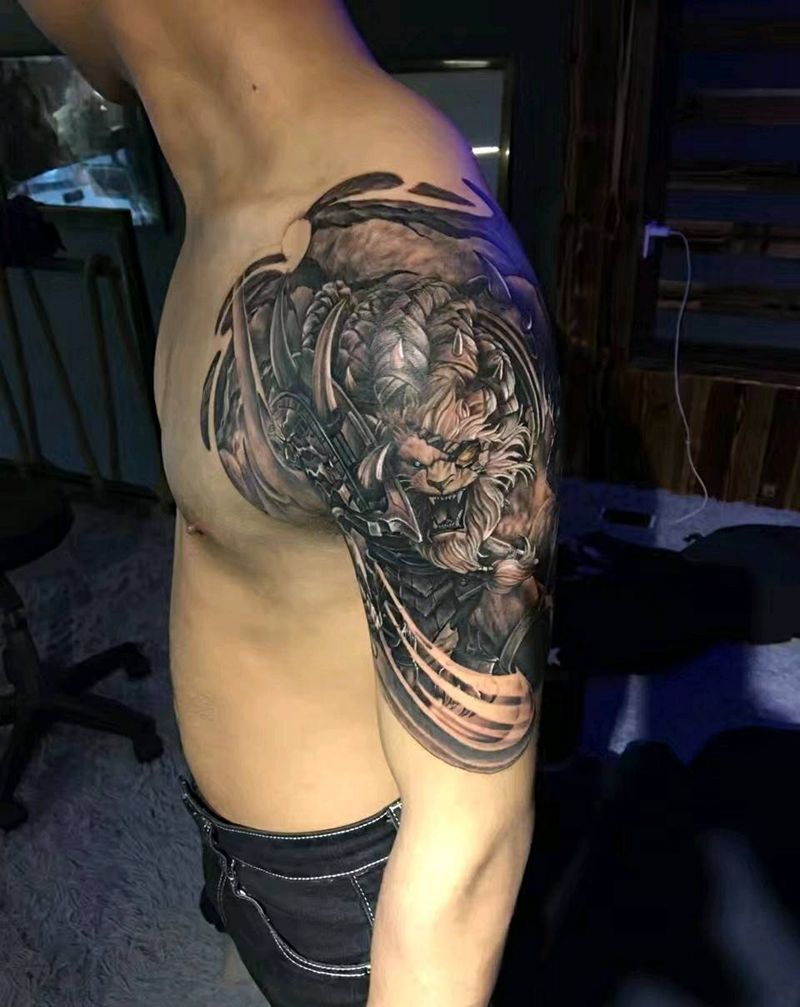 雷恩加尔未完成纹身图片_肩部欧美写实纹身图案