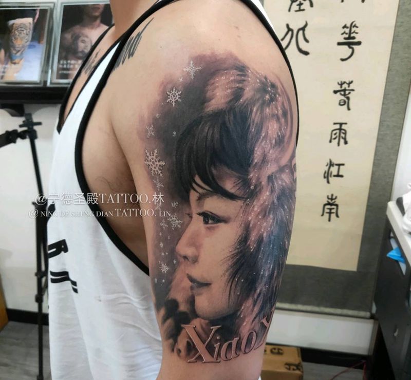 肖像纹身图片_手部欧美写实纹身图案