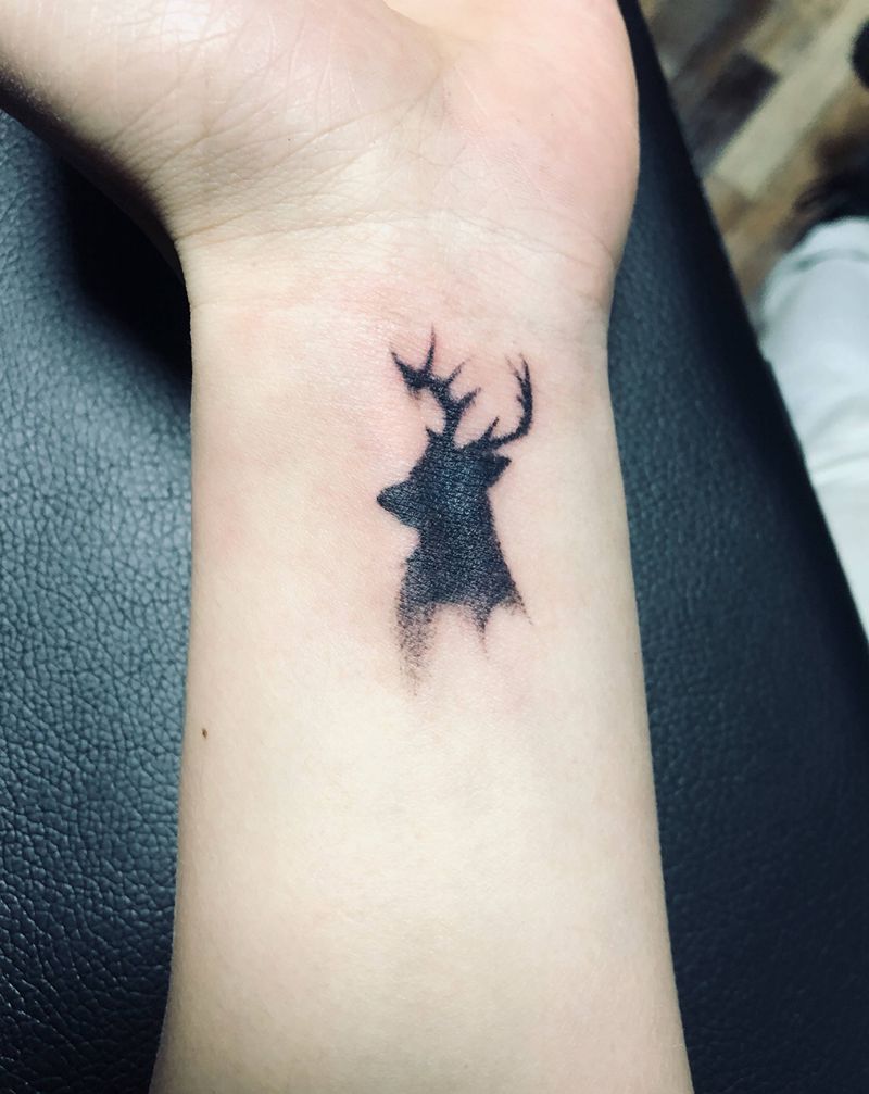 麋鹿纹身图片_点刺纹身图案