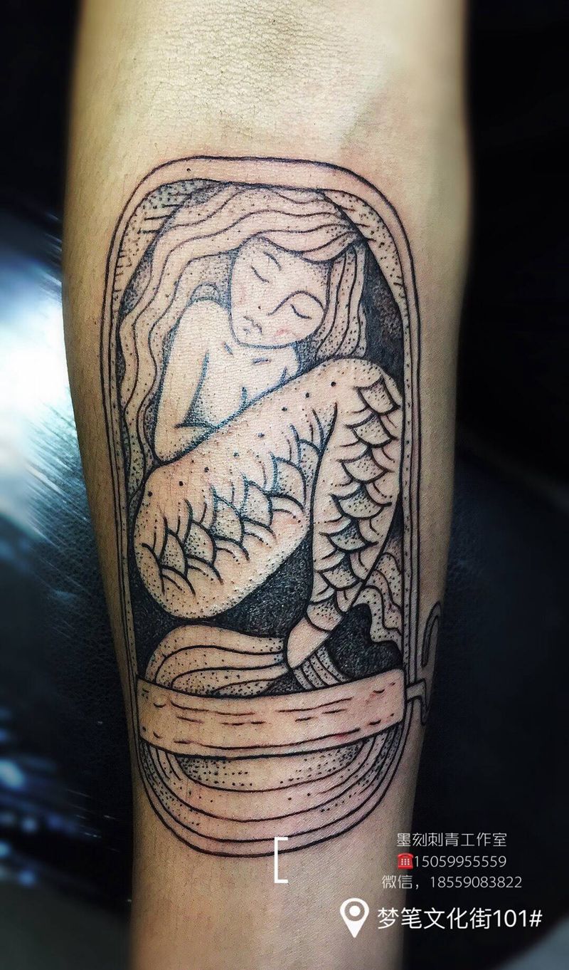 美人鱼纹身图片_手臂点刺纹身图案