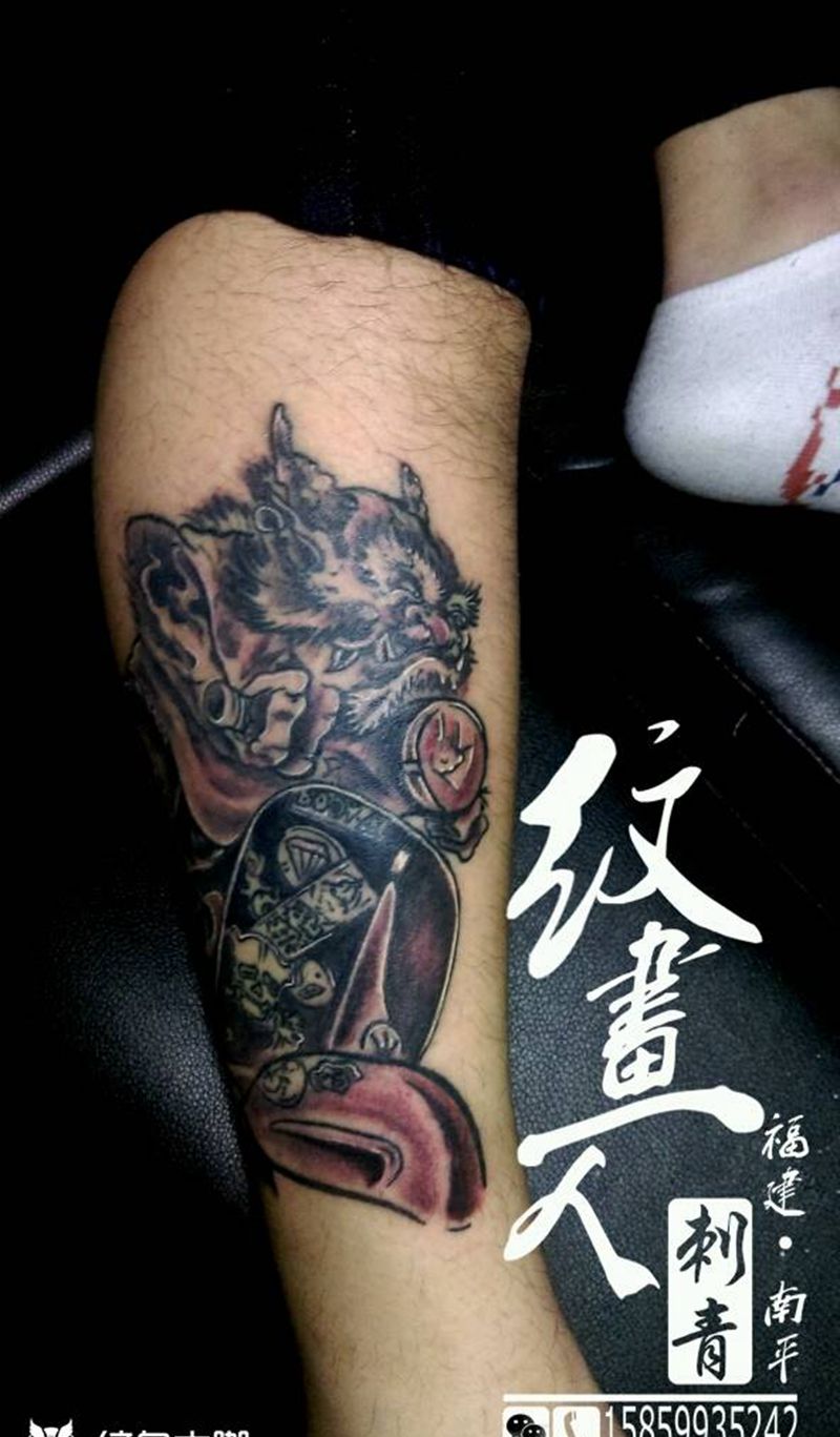 日式漫画风格纹身图片_腿部欧美动物原创成品纹身图案