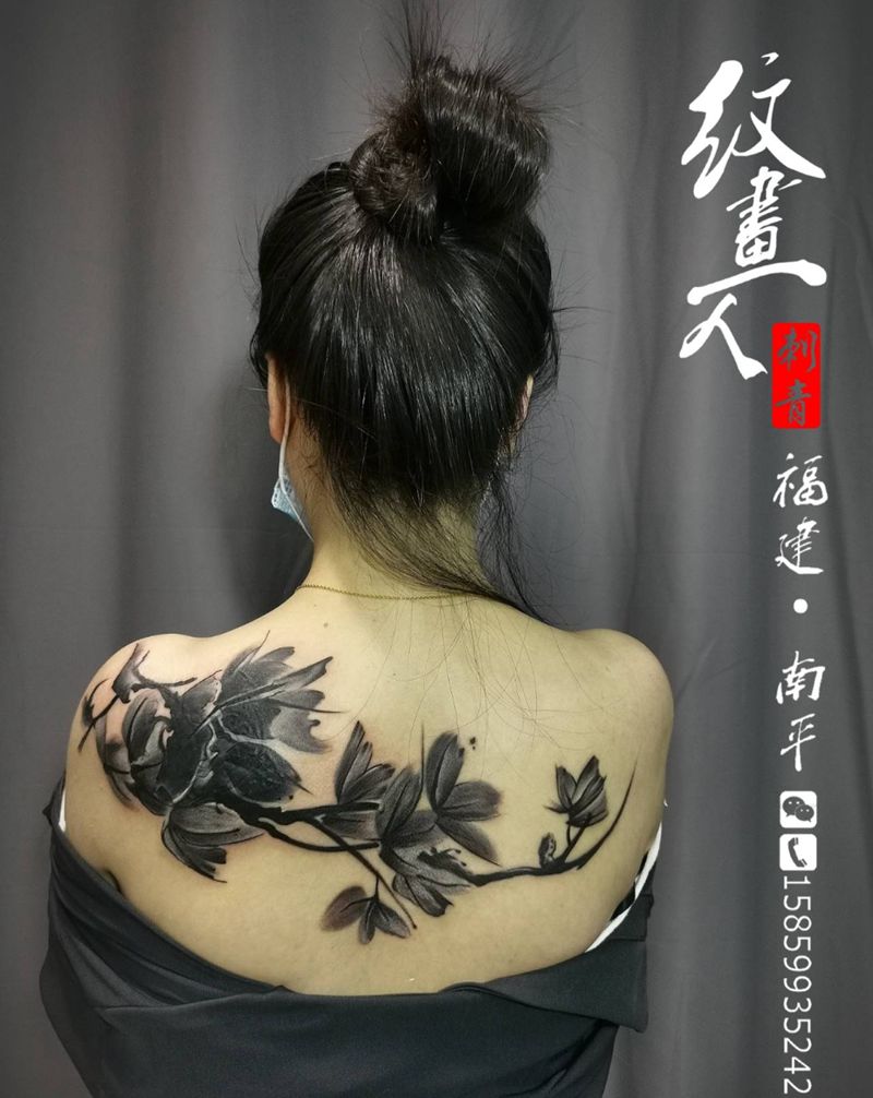 水墨遮盖纹身图片_背部水墨纹身图案