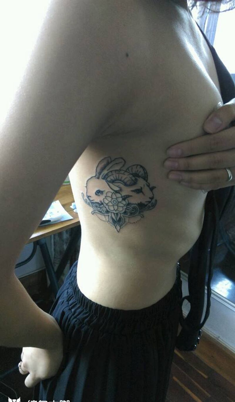 兔与羊纹身图片