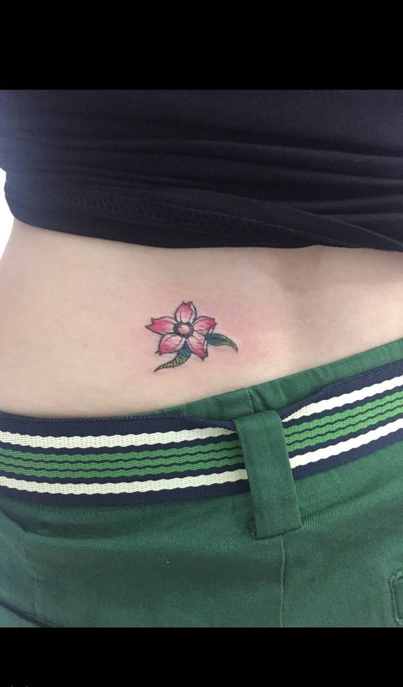 中间是个肉痣纹身图片