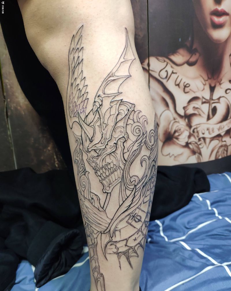 暗黑割线纹身图片_腿部New School纹身图案