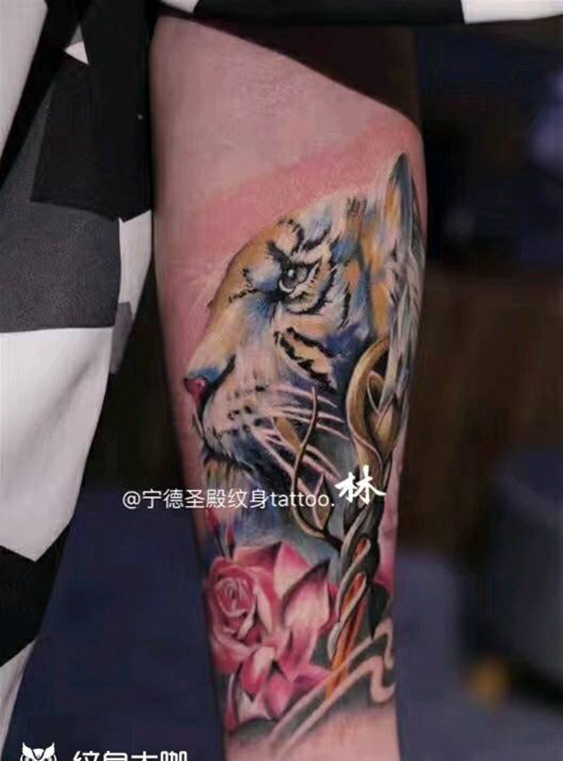 白虎纹身图片