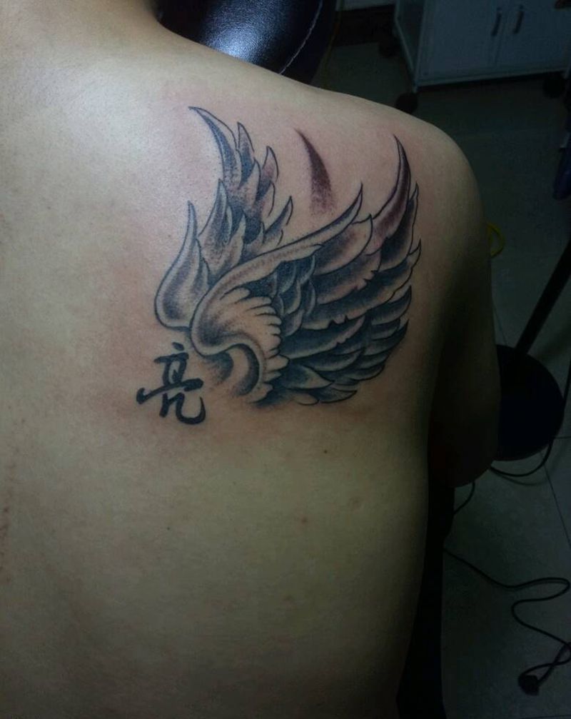 点刺翅膀纹身图片