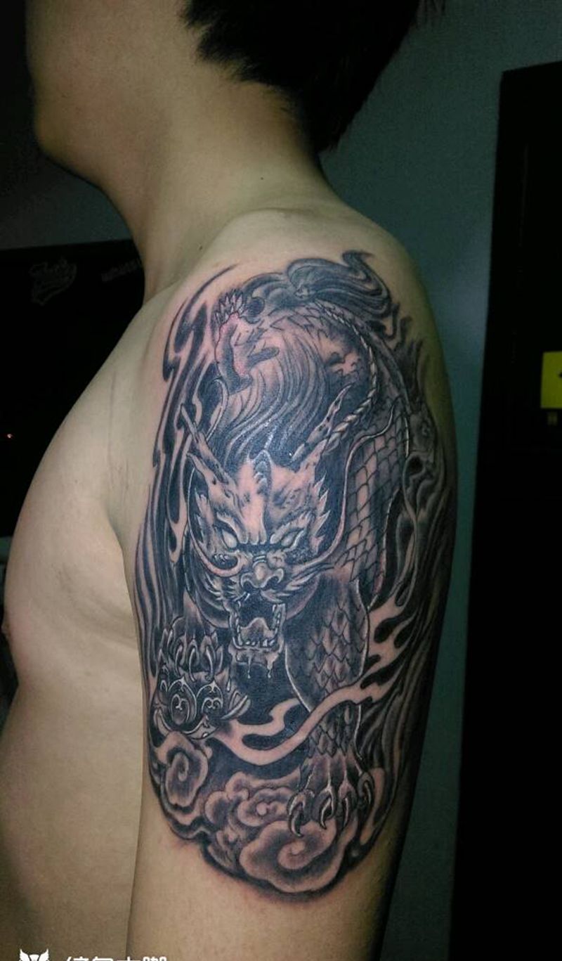 手臂麒麟纹身图片